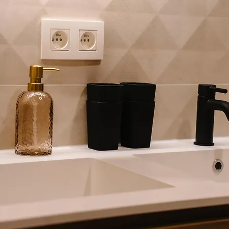 Luxury For 4 People In The Center Apartment